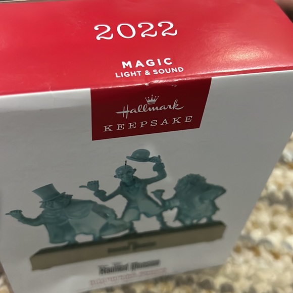 the haunted mansion hitchhiking ghost hallmark ornament - Picture 3 of 3